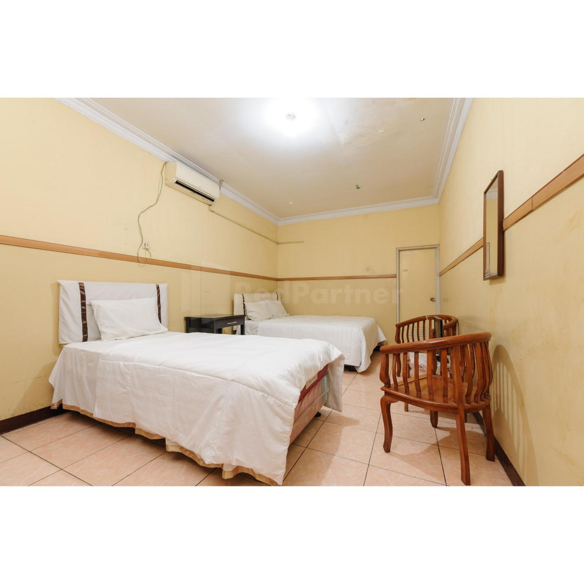 Hotel Al Hakim Syariah Redpartner Bekasi Extérieur photo
