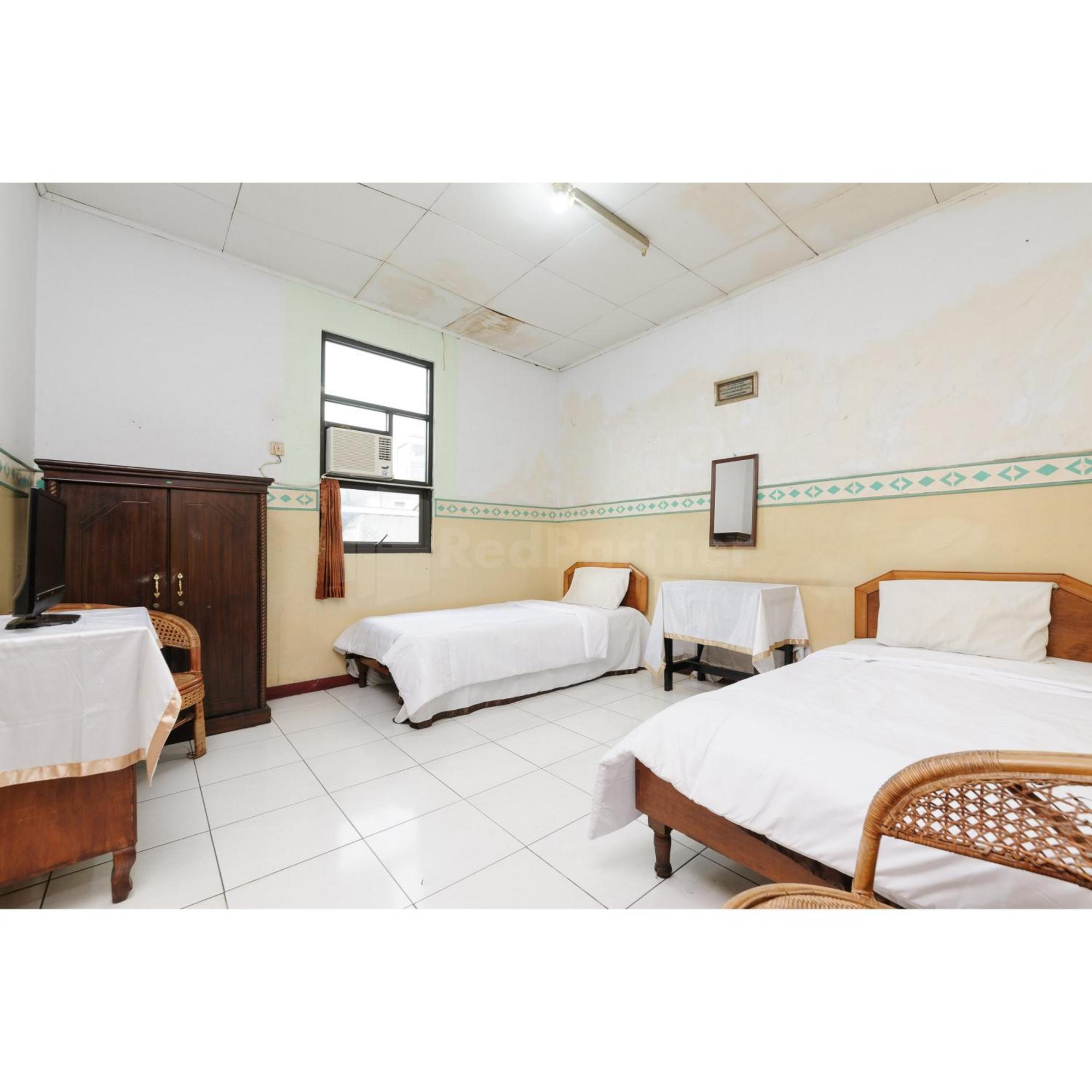 Hotel Al Hakim Syariah Redpartner Bekasi Extérieur photo