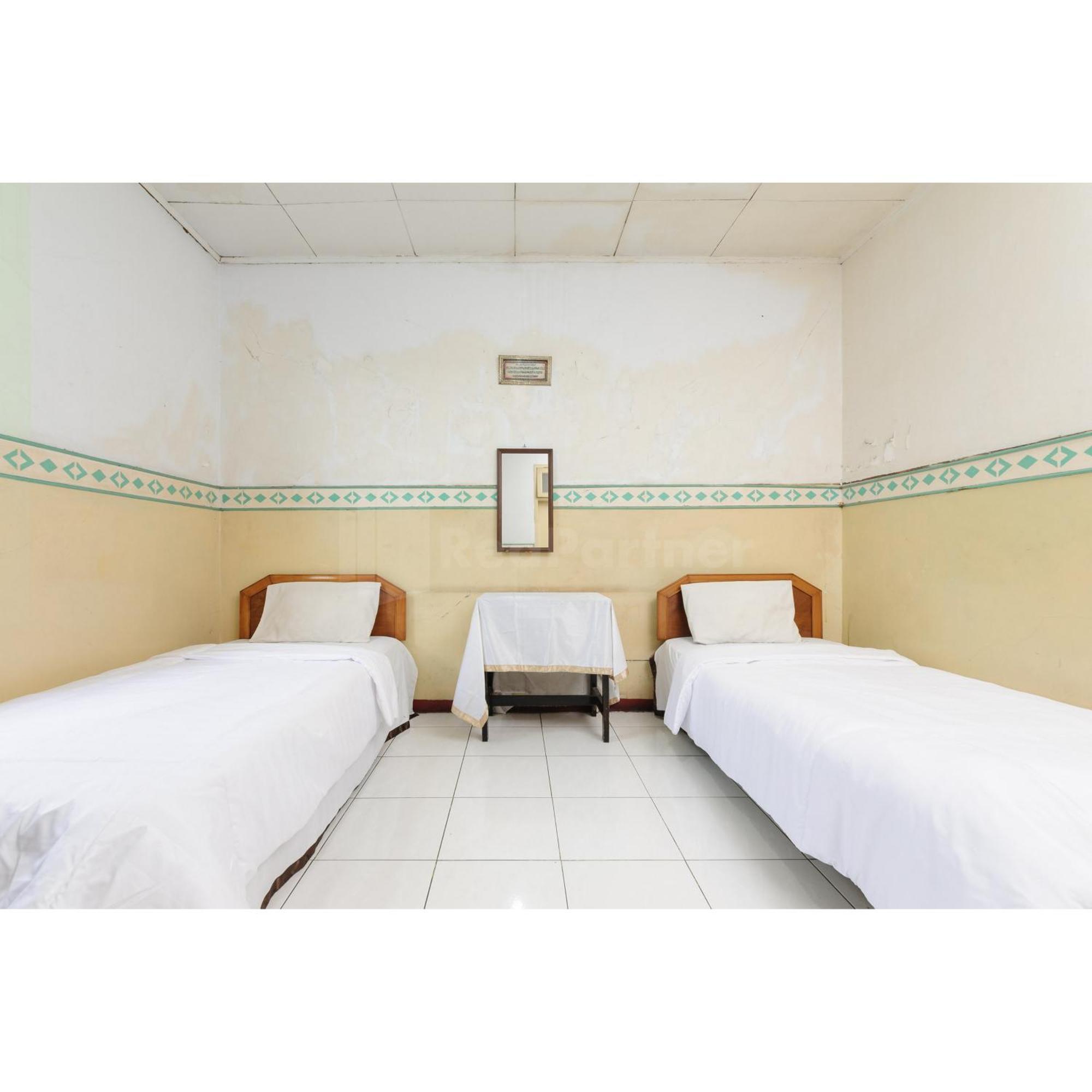 Hotel Al Hakim Syariah Redpartner Bekasi Extérieur photo