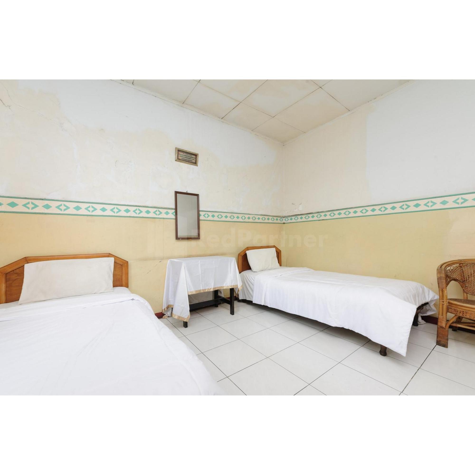 Hotel Al Hakim Syariah Redpartner Bekasi Extérieur photo